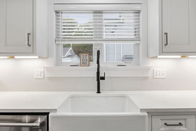 24 Cove St, Wareham, MA 02558