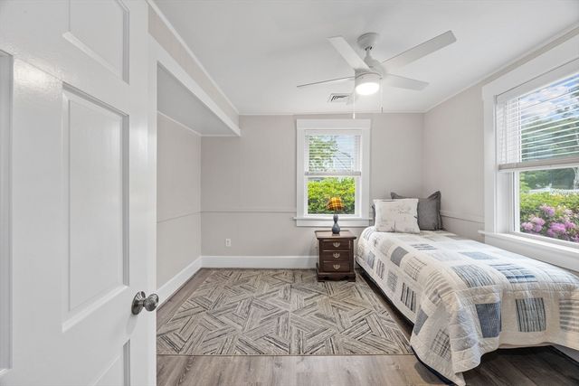 24 Cove St, Wareham, MA 02558