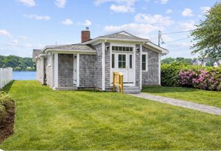 24 Cove St, Wareham, MA 02558