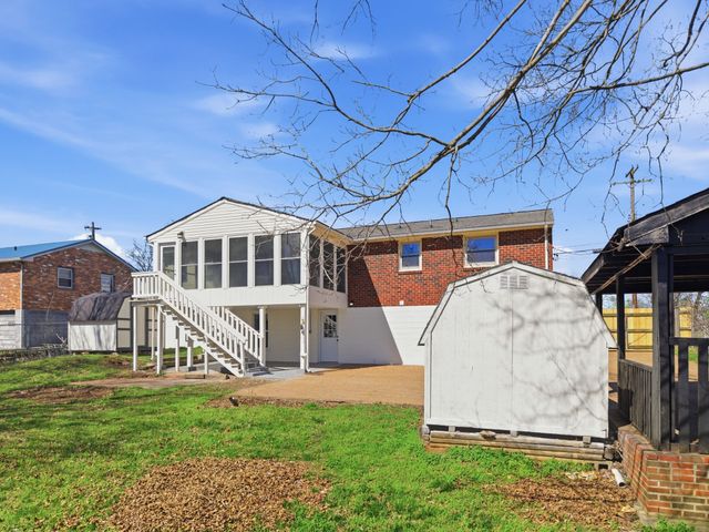 5015 Bonnahill Dr, Hermitage, TN 37076
