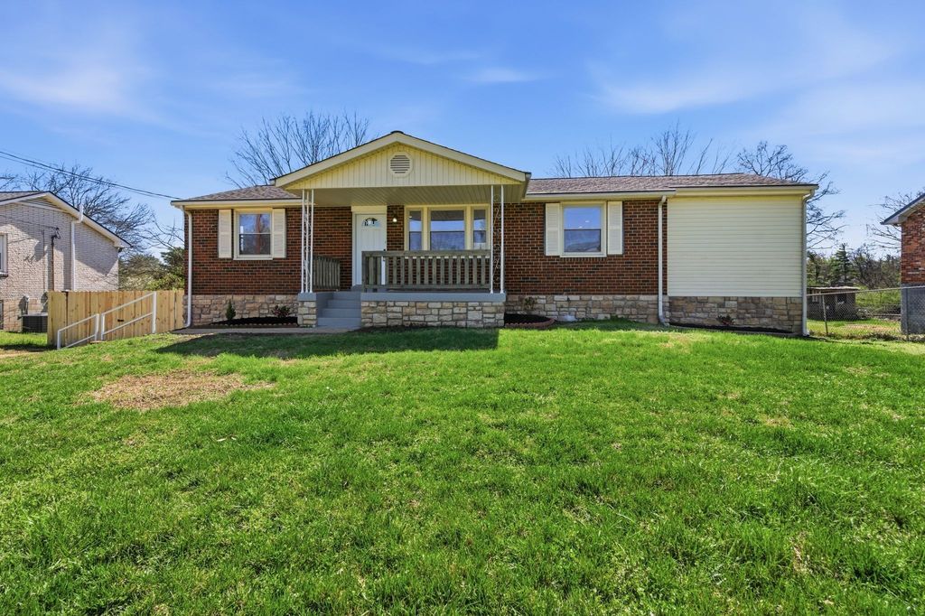 5015 Bonnahill Dr, Hermitage, TN 37076
