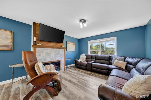 22907 Lakeside Hills Drive, Warrenton, MO 63383