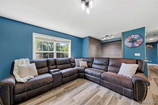 22907 Lakeside Hills Drive, Warrenton, MO 63383