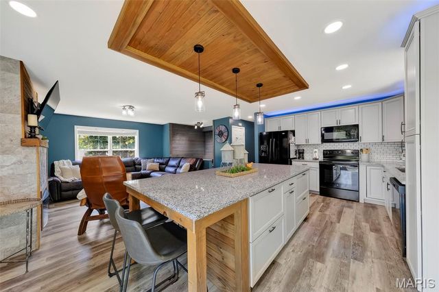 22907 Lakeside Hills Drive, Warrenton, MO 63383