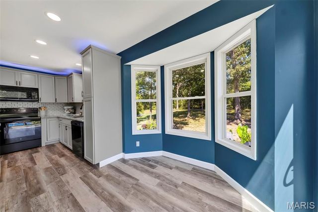 22907 Lakeside Hills Drive, Warrenton, MO 63383