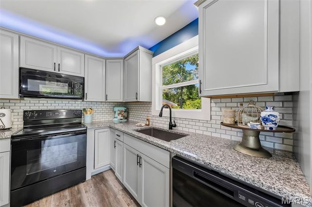 22907 Lakeside Hills Drive, Warrenton, MO 63383