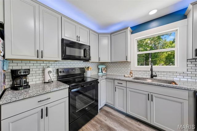 22907 Lakeside Hills Drive, Warrenton, MO 63383