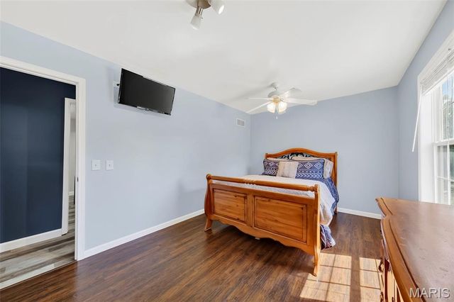 22907 Lakeside Hills Drive, Warrenton, MO 63383
