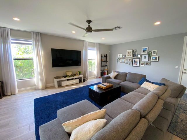 1101 NE 3RD Avenue, Fort Lauderdale, FL 33304