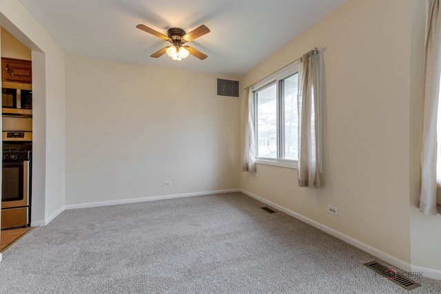 3004 Roberts Drive 8, Woodridge, IL 60517