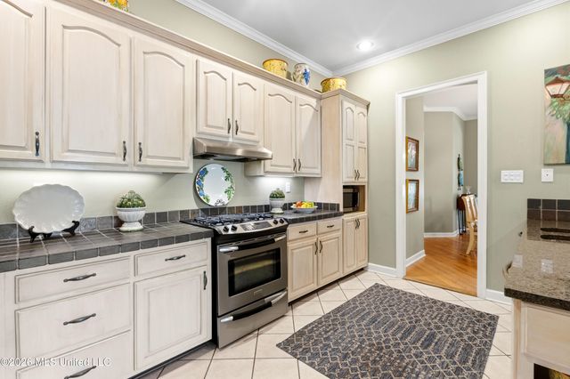 8209 Longwood Drive, Olive Branch, MS 38654