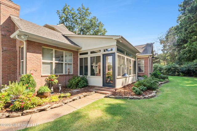 8209 Longwood Drive, Olive Branch, MS 38654