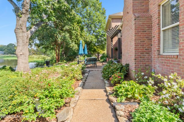 8209 Longwood Drive, Olive Branch, MS 38654