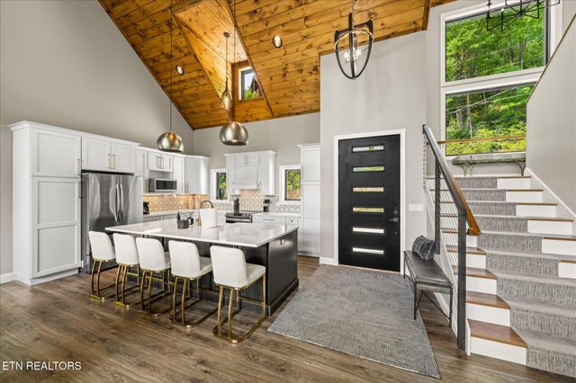 622 Coronation St, Gatlinburg, TN 37738