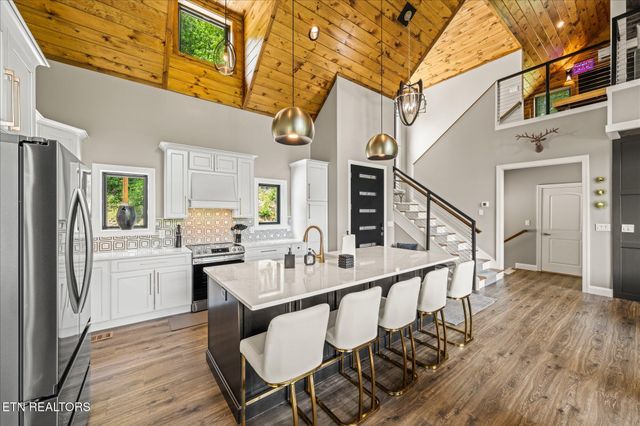 622 Coronation St, Gatlinburg, TN 37738