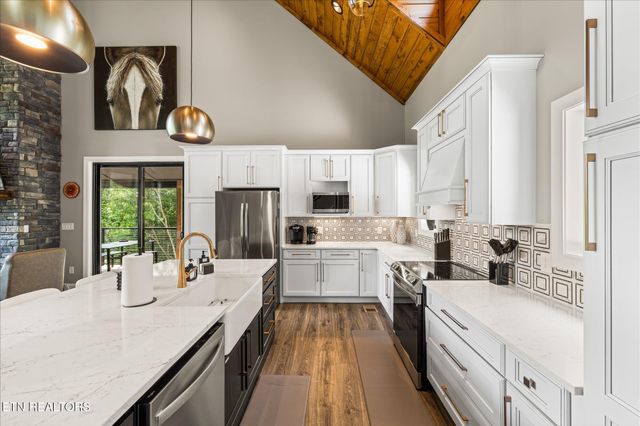 622 Coronation St, Gatlinburg, TN 37738