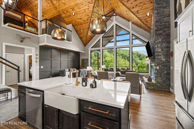 622 Coronation St, Gatlinburg, TN 37738