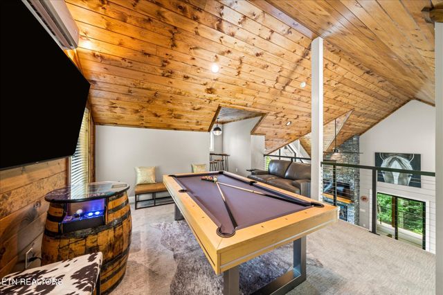 622 Coronation St, Gatlinburg, TN 37738