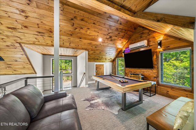 622 Coronation St, Gatlinburg, TN 37738