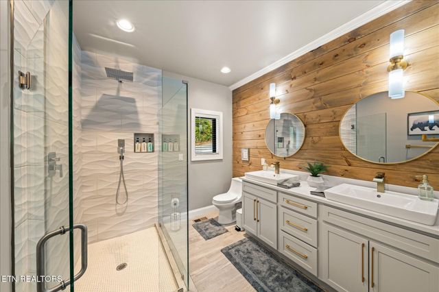 622 Coronation St, Gatlinburg, TN 37738