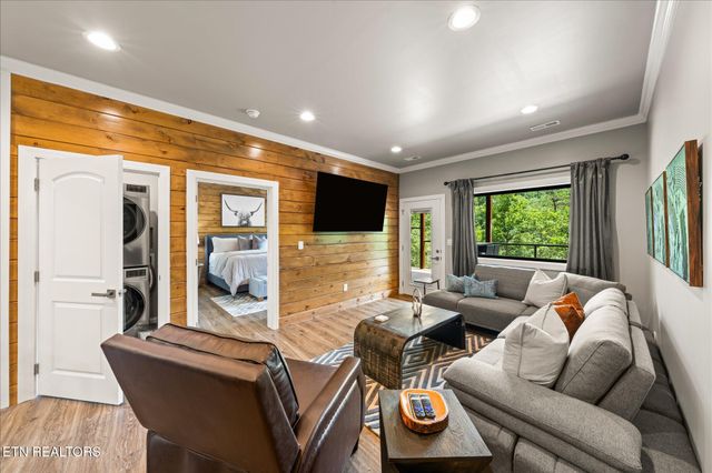 622 Coronation St, Gatlinburg, TN 37738