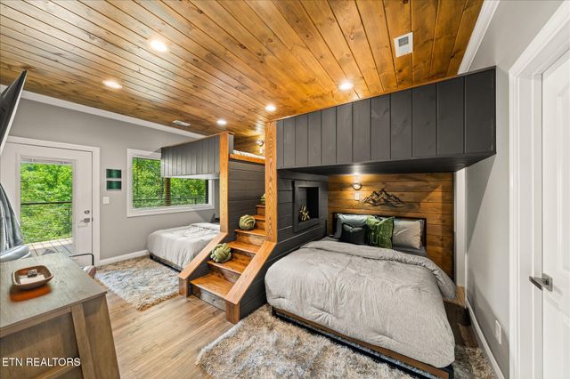 622 Coronation St, Gatlinburg, TN 37738