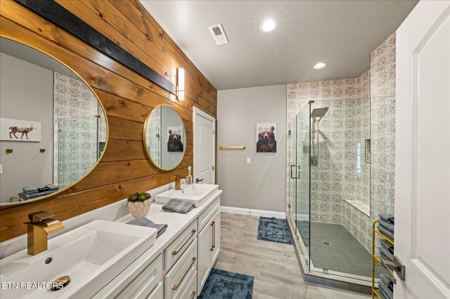 622 Coronation St, Gatlinburg, TN 37738