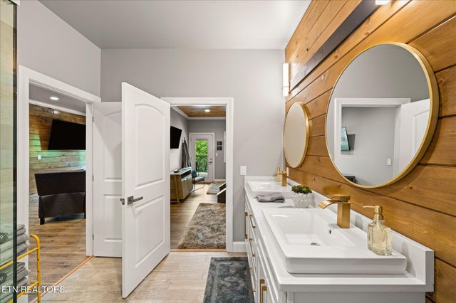 622 Coronation St, Gatlinburg, TN 37738