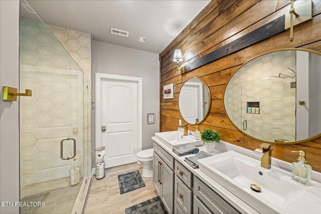 622 Coronation St, Gatlinburg, TN 37738