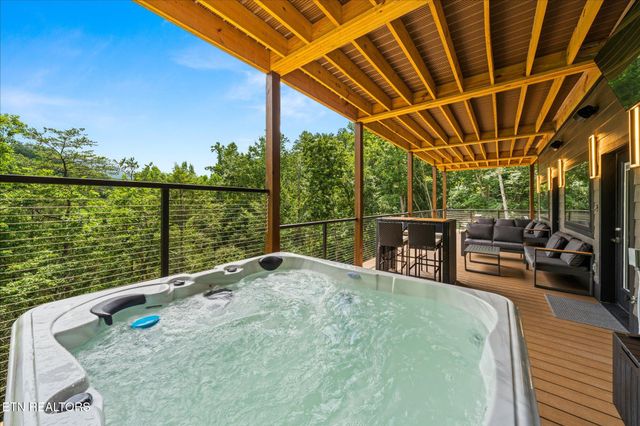 622 Coronation St, Gatlinburg, TN 37738