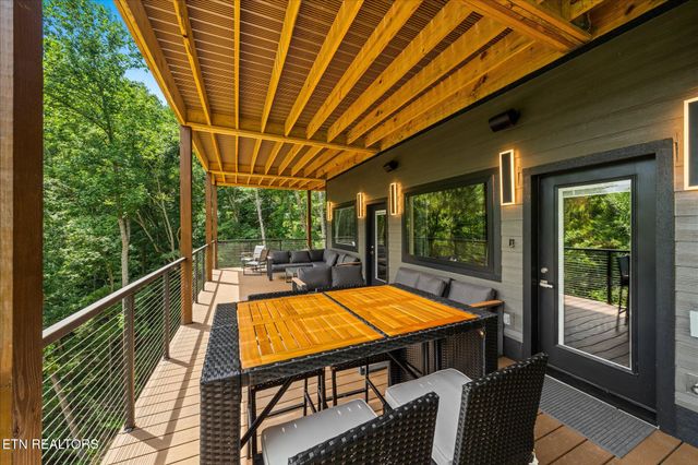 622 Coronation St, Gatlinburg, TN 37738