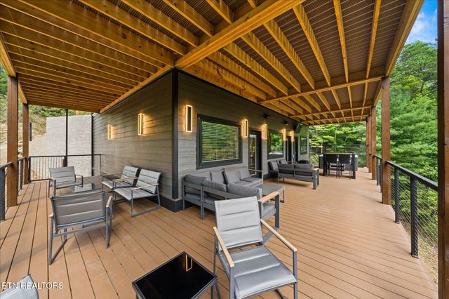 622 Coronation St, Gatlinburg, TN 37738