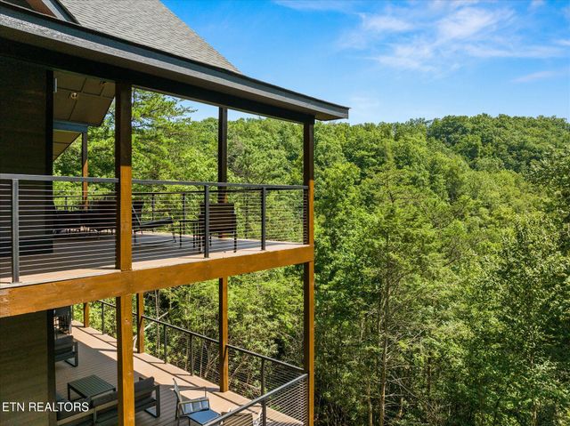 622 Coronation St, Gatlinburg, TN 37738