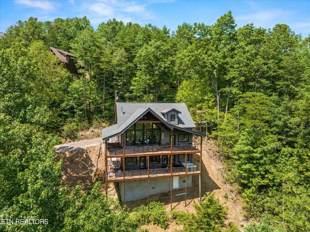 622 Coronation St, Gatlinburg, TN 37738