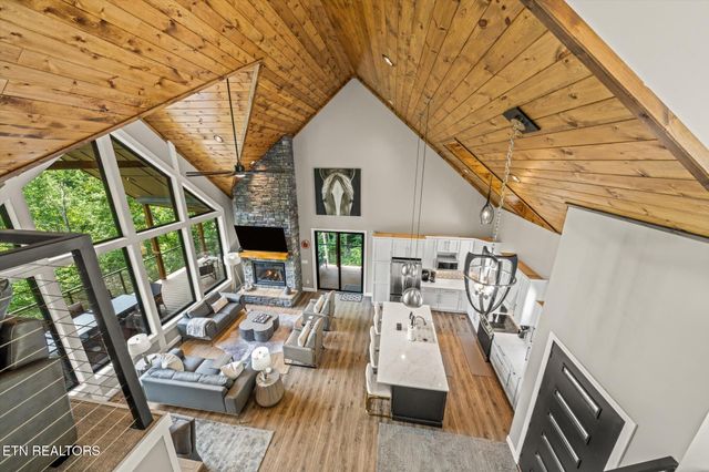 622 Coronation St, Gatlinburg, TN 37738