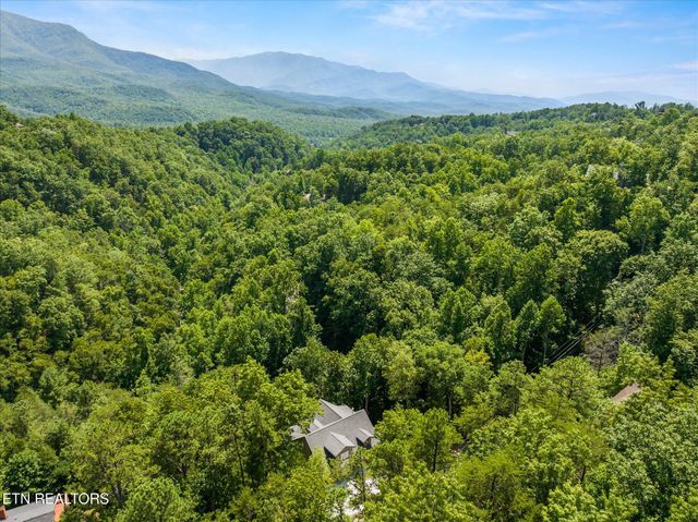 622 Coronation St, Gatlinburg, TN 37738