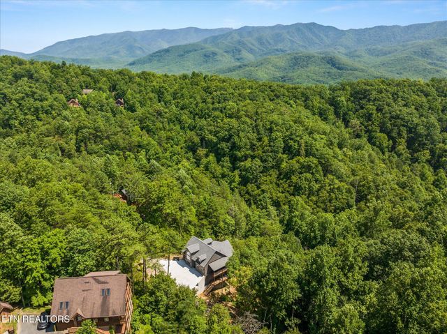 622 Coronation St, Gatlinburg, TN 37738