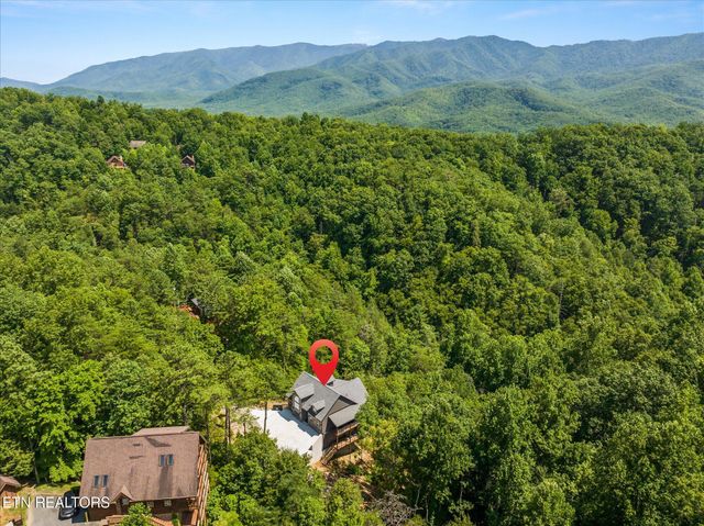 622 Coronation St, Gatlinburg, TN 37738