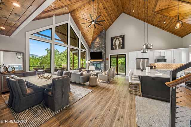 622 Coronation St, Gatlinburg, TN 37738