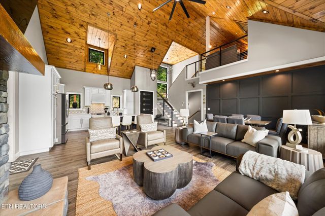 622 Coronation St, Gatlinburg, TN 37738