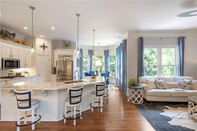 805 Lake Mist Cove, Alpharetta, GA 30004