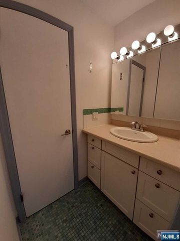 152 Main Street, East Rutherford, NJ 07073