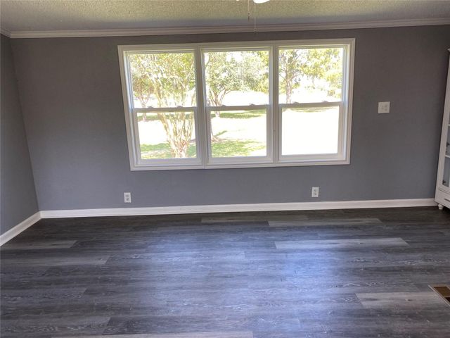 6115 S Highway 35, Alvin, TX 77511