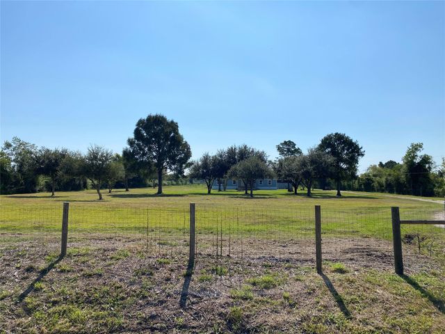 6115 S Highway 35, Alvin, TX 77511