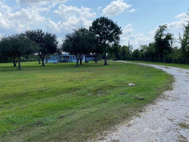 6115 S Highway 35, Alvin, TX 77511