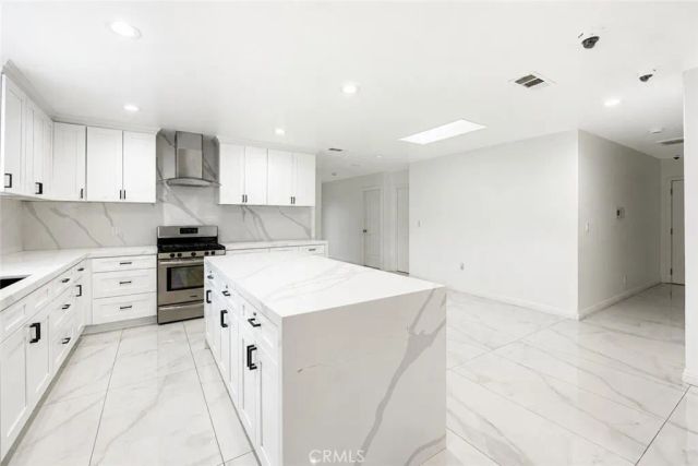 7035 Calhoun Avenue, Van Nuys, CA 91405