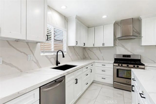 7035 Calhoun Avenue, Van Nuys, CA 91405