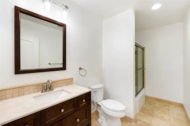 7035 Calhoun Avenue, Van Nuys, CA 91405