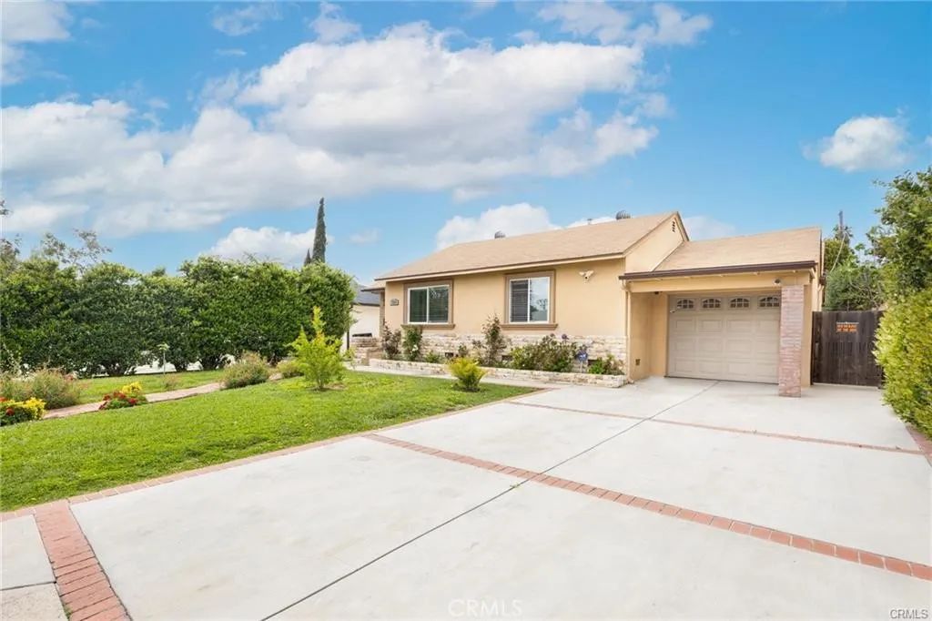 7035 Calhoun Avenue, Van Nuys, CA 91405