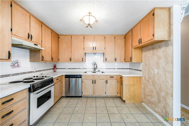 223 Spur Drive, Victoria, TX 77904